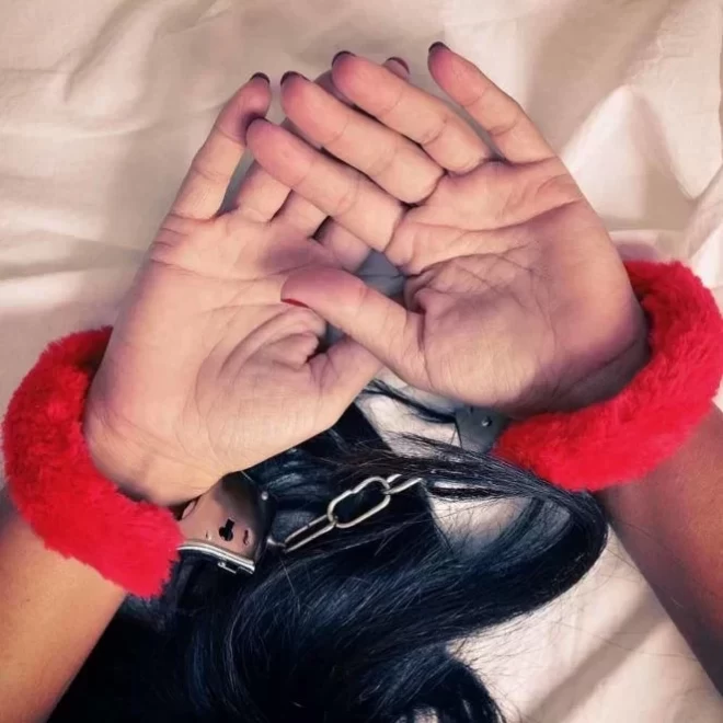 Furry handcuffs - red